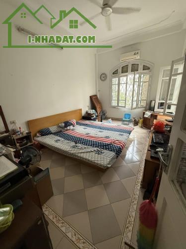 Cần bán nhà Cầu Giấy - Lô Góc - Gần phố - Vị Trí vip - Giá đầu tư chỉ chưa đến 200tr/m - - 3