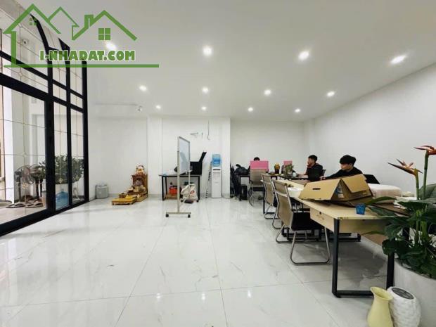 Lô góc Nguyễn Trãi, Vài bước ra phố, 8 tầng TM, KD đỉnh. DT 75m, MT 6.2m. 31 tỷ - 2