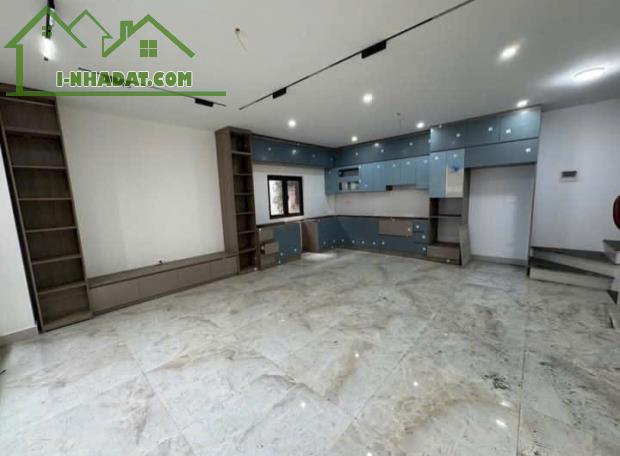 🌟NHÀ ĐẸP HỒNG MAI 17 TỶ/ 42 M2/52M2/6 TẦNG/ MT6,8M.- Ô TÔ - LÔ GÓC - THANG MÁY .