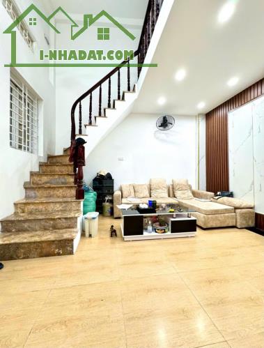 Bán nhà Tây Sơn, Đống Đa, 30m2x5t, gần phố, 10m ra ô tô, nhà dân xây.