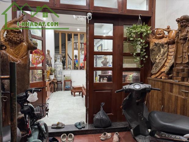 🏡 Bồ Đề - Long Biên - 50m2 - 9,9 tỷ - Dân xây - Ô tô - 3 thoáng - 1