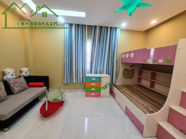Cho thuê nhà nguyên căn, khu Khang Điền, Q.9, 1 trệt 2 lầu, DTSD 200m2, 4PN, giá thuê - 4