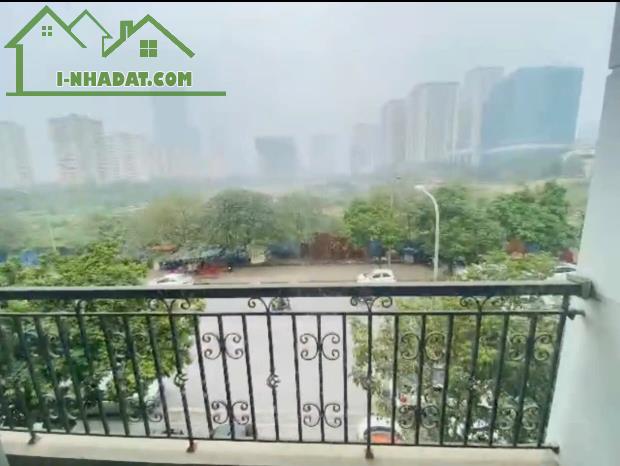 Cho thuê nhà mặt phố Mạc Thái Tông 4 tầng 1 hầm 100m2 thang máy thông sàn ô tô vào, KD tốt - 1