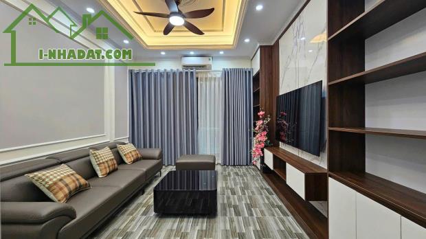 BÁN CĂN NHÀ, diện tích 40m2 xây 5 tầng - giá chỉ 6.x tỷ