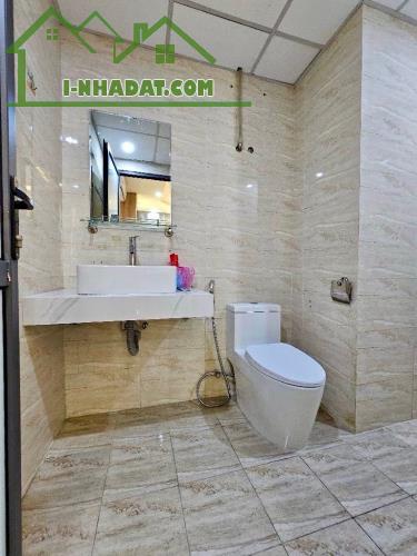 CẦN BÁN GẤP CĂN HỘ 2PN, THANG MÁY, NỘI THẤT - RUBY CT3, PHÚC LỢI, LONG BIÊN -CHỈ HƠN 2 TỶ
