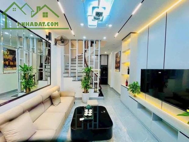 BÁN NHÀ THÁI THỊNH, 40M2 4 TẦNG, NGÕ THÔNG RỘNG THOÁNG-- DÂN TRÍ -- Ở LUÔN --  NHỈNH 7 TỶ