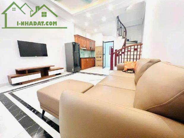 GIẢM CHÀO 2 TỶ BÁN NHANH CĂN NHÀ Hoàng Cầu-Đống Đa-50m2 6 tầng MT rộng giá  còn 11 tỷ - 1