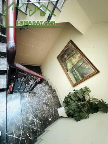 BIỆT THỰ ĐẸP - VỊ TRÍ HIẾM NHÀ BÁN - XE HƠI NGỦ TRONG NHÀ ĐƯỜNG HOÀNG DIỆU.Q4 - 1