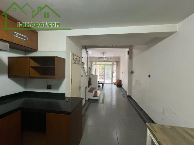 Cần bán nhà gấp e mặt phố Hoàng Cầu  50m  4 tầng 3.9mt  15.2 tỷ Đống Đa kinh doanh, vỉa hè - 2