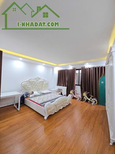 Bán nhà Phố Thạch Bàn. Ô tô đỗ cổng, Đi bộ ra chợ, 500m ra Aeon Long Biên. Lh 0965858116 - 2
