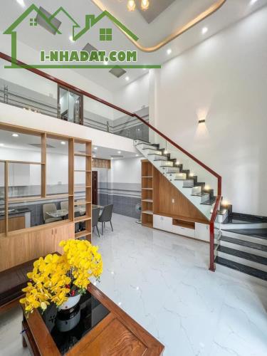 Bán nhà 1 trệt 1 lửng mới đẹp, sổ hồng, hoàn công đầy đủ, P.Hưng Lợi