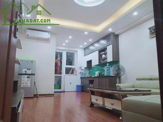 Siêu rẻ, căn hộ tầng trung tòa CT5 Xa La 72m2, 2PN, sổ đỏ, giá 3,15 tỷ, full NT đẹp. LH 03