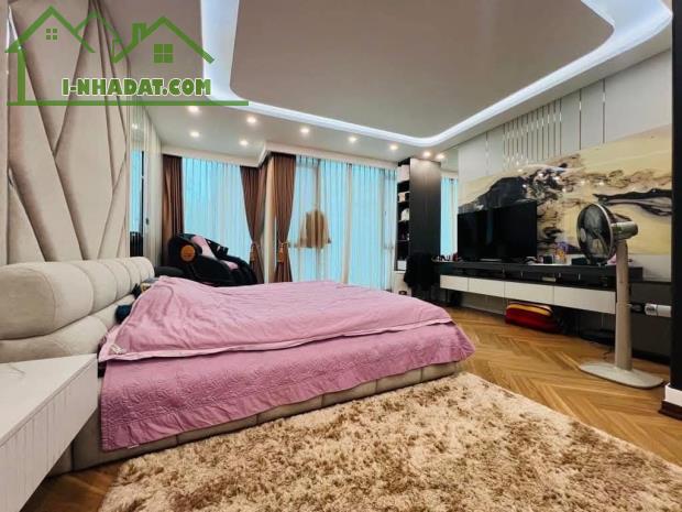 Hoa hậu ngõ VIP 97 Văn Cao, Ba Đình, 7 tầng, thang máy, ô tô vào nhà, 44.8m, 11.2tỷ