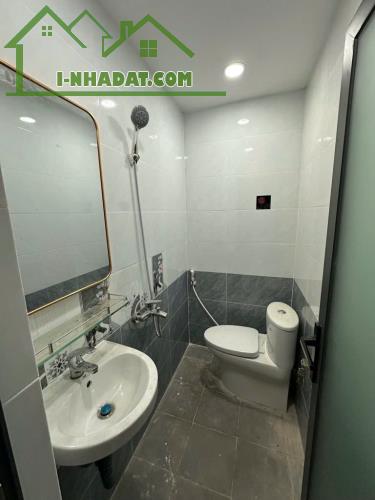 NHÀ ĐẸP- HẺM Ô TÔ ĐỔ CỬA - VÀI BƯỚC RA CÔNG VIÊN - SHR - 2 TẦNG -DTSD: 76M2 - CHỈ 3.8 TỶ - 3