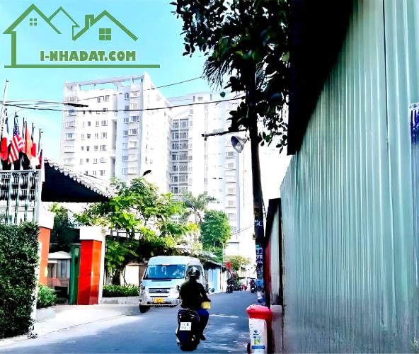 Bán nhà 3 tầng sân thượng, hẻm ô tô Lê Văn Khương, Thới An, Q.12, 5.4x17, nhỉnh 5 tỷ - 5