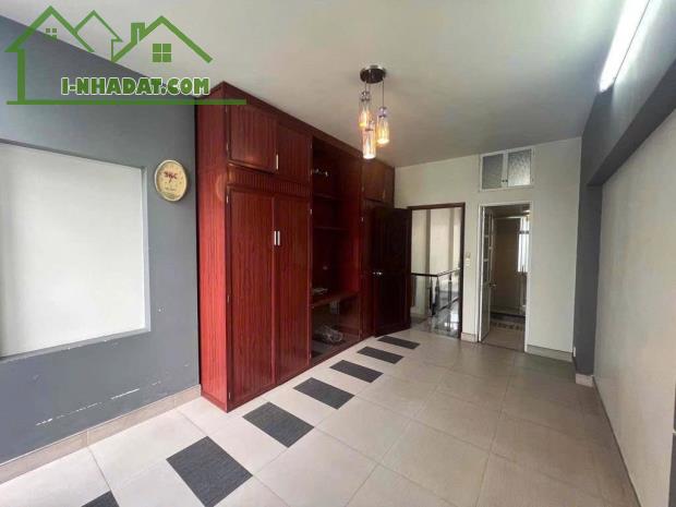 Cho thuê nhà Dt 136m2, 4pn Cộng Hoà P13 Tân Bình - 1