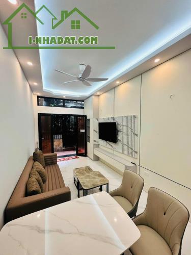 BÁN NHÀ TÔN ĐỨC THẮNG –ĐỐNG ĐA DT 26M 4 TẦNG GIÁ CHỈ NHỈNH 5 TỶ NGÕ 3 GÁC