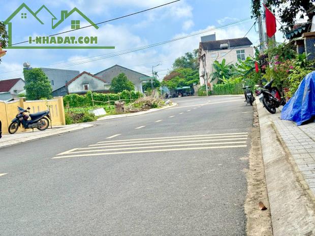 Bán nhanh lô góc 2 mặt tiền ngay trung tâm thị trấn, nằm mặt tiền đường nhựa 7m5. - 1