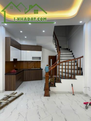 Trung tân đống đa , nhà xây mới , dt 50m2  x 5 tầng , 8 ngủ vệ sinh kép kín , giá 7.5tỷ