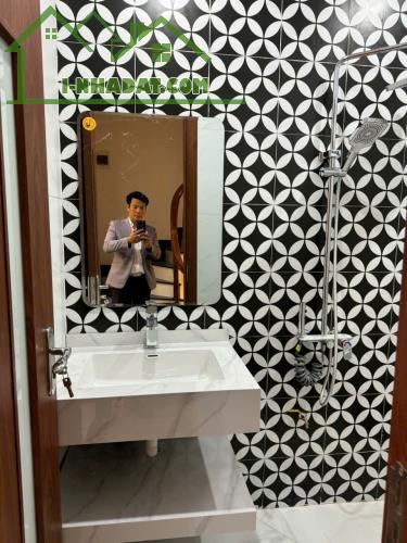 Trung tân đống đa , nhà xây mới , dt 50m2  x 5 tầng , 8 ngủ vệ sinh kép kín , giá 7.5tỷ - 2