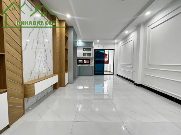 Có 102! phố Huỳnh Thúc Kháng, 84m², mặt tiền 7m, ô tô tránh, sát phố, đầu tư ngon, 22,4 tỷ