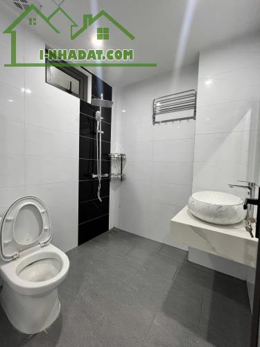 Có 102! phố Huỳnh Thúc Kháng, 84m², mặt tiền 7m, ô tô tránh, sát phố, đầu tư ngon, 22,4 tỷ - 4