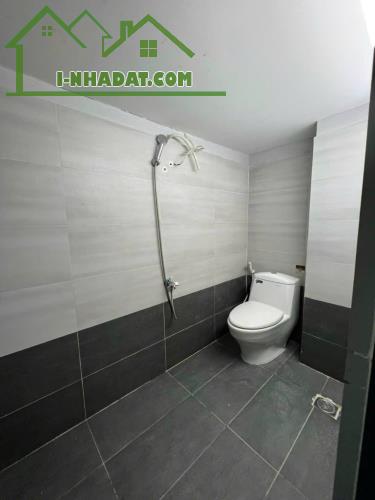 MẶT TIỀN 5 TẦNG- GẦN CHỢ CÂY XOÀI

6M NGANG - 12 PHÒNG - D TIỀN 55TR/ THÁNG - 4