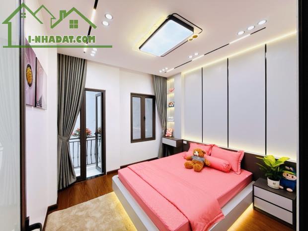 Bán nhà Nguyễn Khang,Cầu Giấy 42m2 chỉ nhỉnh 8 tỷ, 15m ra phố, An sinh tốt, Tặng nội thất - 3