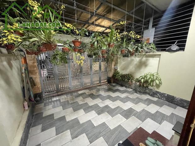 Nhà 5 tầng Dân xây Giang Biên, ô tô tránh, gần hồ, ô chờ thang máy 90m, MT 5m, nhỉnh 15tỷ - 5