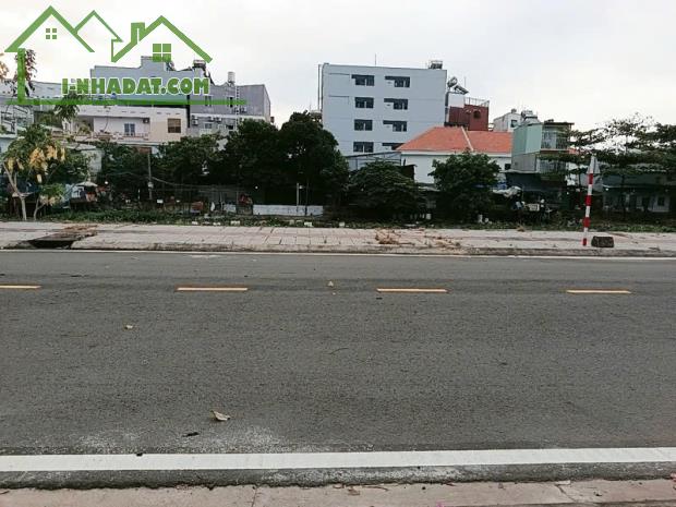 Bán nhà  Cấp 4, Mặt tiền đường mới mở D1 - Nguyễn Văn Thương, 6.8x14m, tiện xây, 20.9 tỷ