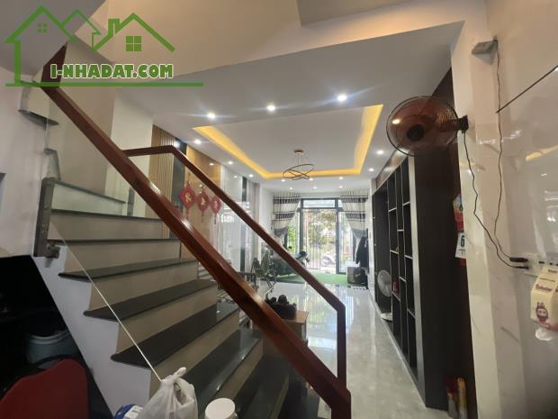 🏡 Bán Nhà 3 Tầng, 4 Phòng Ngủ, Sân Thượng  KDC Hàng Bàng 3,4 tỷ 🏡