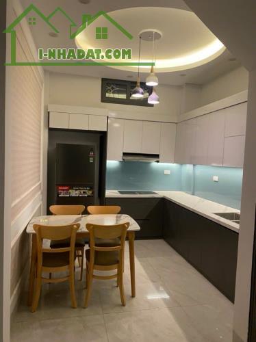 Căn hộ dịch vụ Đống Đa 40m2 x 5 tầng x 7 phòng full nội thất - Gần phố. - 2