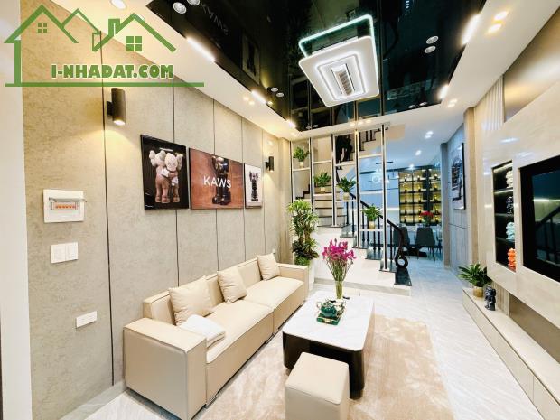 CHÍNH CHỦ GỬI BÁN NHÀ NGUYỄN KHANG.1 NHÀ RA PHỐ.NHÀ ĐẸP FULL  NỘI THẤT.GIÁ HƠN 8 TỶ
