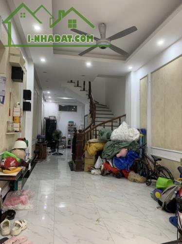 Bán nhà Khương Đình, quận Thanh Xuân, 40m2, 4 ngủ, ở luôn, giá tốt, chỉ 6.5 tỷ