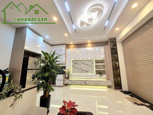 NHÀ ĐẸP PHỐ MINH KHAI - 33M 5 TẦNG 3 NGỦ GIÁ CHÀO 7,7 TỶ
