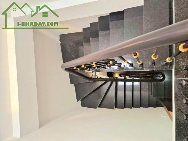 NHÀ ĐẸP PHỐ MINH KHAI - 33M 5 TẦNG 3 NGỦ GIÁ CHÀO 7,7 TỶ - 5