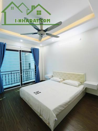 Bán nhà Khâm Thiên, quận Đống Đa, 34m2, 5 tầng mới coong, 1 nhà ra mặt phố, chỉ 7 tỷ - 1