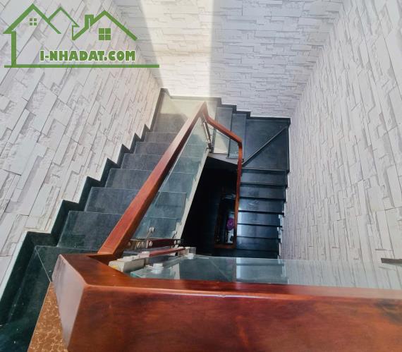 Nhà đẹp Hiệp Phú, hẻm 6m, xe hơi vào tận cửa, gần Ngã Tư Thủ Đức, 4PN, chỉ 7,9 tỷ! - 1