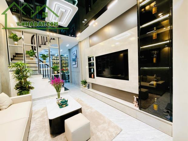 BÁN NHÀ NGUYỄN KHANG CẦU GIẤY NHÀ MỚI ĐẸP LONG LANH NGÕ NÔNG THOÁNG SÁNG 40M 8,8 TỶ