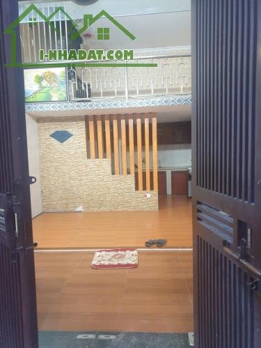 Cho thuê nhà ngõ ô tô tránh làm Kho,  Phố Tựu Liệt 3.5 tầng, 2 ngủ, 35m2, 7.5 triệu - 1