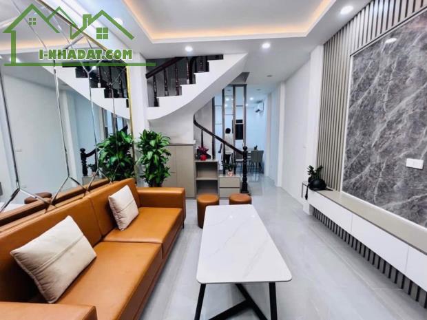 BÁN NHÀ LẠC LONG QUÂN - Ô TÔ CÁCH 10M, NĂM Ờ MẶT NGÕ THÔNG - AN SINH TỐT