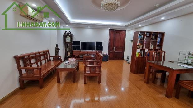 Bán chung cư 3 phòng ngủ đối diện Bảo hiểm Xã hội Việt Nam, 105m2, 6.8 tỷ