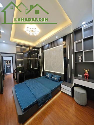 BÁN NHÀ TRUNG TÂM CẦU GIẤY NHÀ MỚI ĐẸP FULL NỘI THẤT THOÀNG SÁNG GẦN PHỐ 42M 7 TỶ