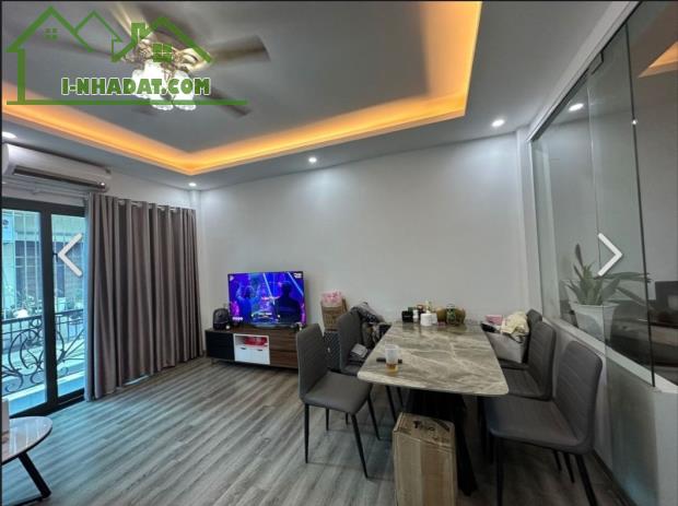 CỰC HIẾM!Bán nhà Cự Khối,nhỉnh 11 tỷ 50m2, ngõ ô tô, lô góc 2 mặt, 6 tầng có thang máy, KD - 1