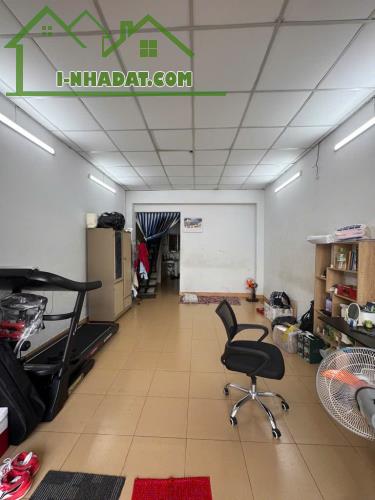 BÁN LẠC LONG QUÂN, Tân Bình, HẺM XE HƠI, Gần mặt tiền, 2 tầng BTCT, 49m2, ngang 4,1m, chỉ
