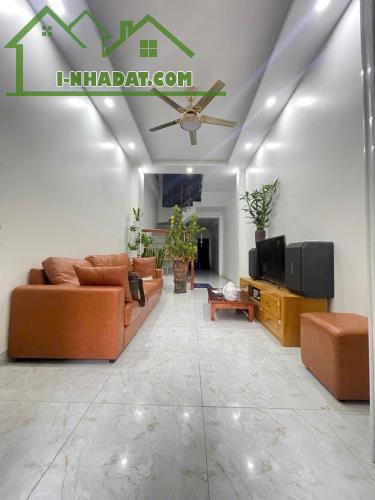 Gia đình mở rộng kinh doanh nên bán nhà để đầu tư vào dự án nhà xưởng
GIÁ HỜI – NỞ HẬU