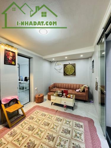 Bán nhà phố Mai Động, 39m2x3, sân vườn cực chill, nhà nhà đẹp ở luôn. Giá 5.15 tỷ