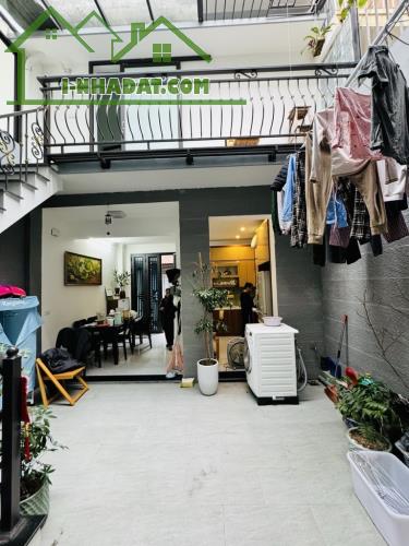 Bán nhà phố Mai Động, 39m2x3, sân vườn cực chill, nhà nhà đẹp ở luôn. Giá 5.15 tỷ - 2