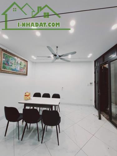 NHÀ ĐẸP - NGỌC THUỴ DT 32M  : 5 Tầng - Nhà đẹp tiện ích xung quanh - 4