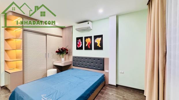 Trung tâm phường Bồ Đề ,nhà mới ở ngay, ô tô đỗ cổng, full nội thất , Diện tích 31m2 - 2